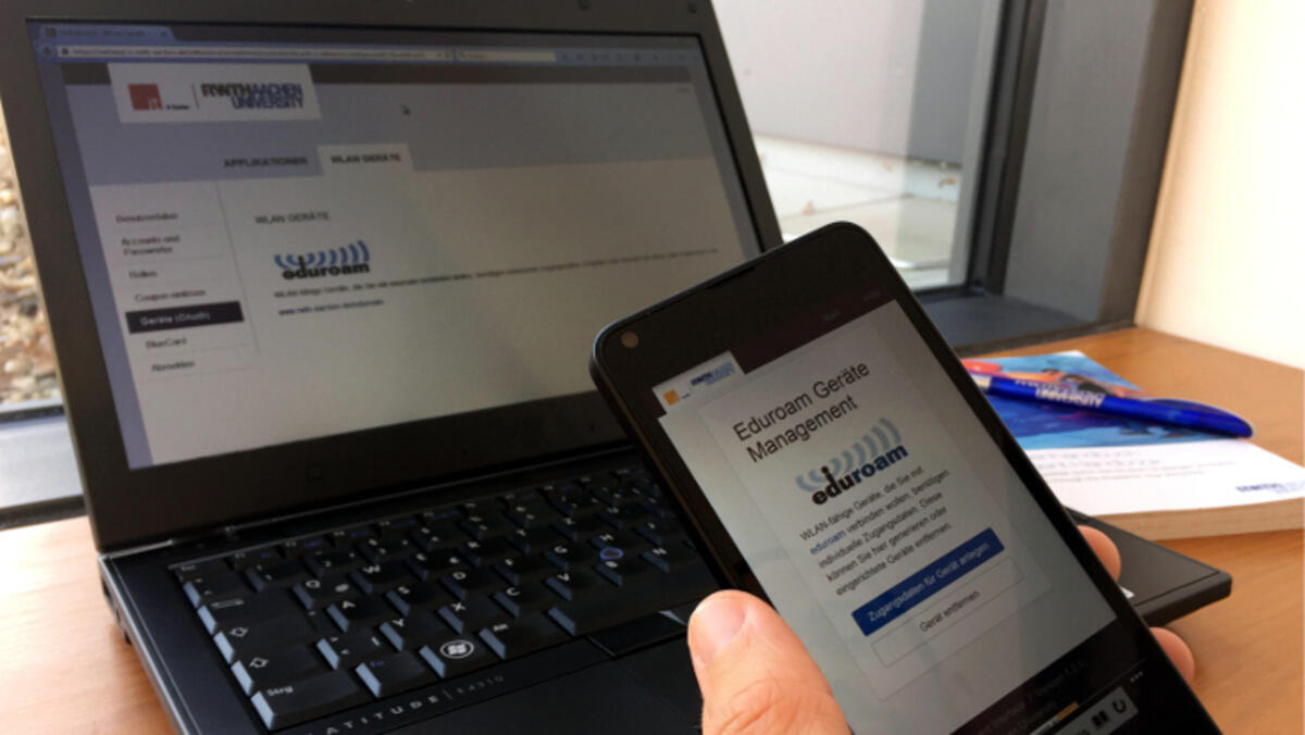 Foto eine Notebooks und Smartphones