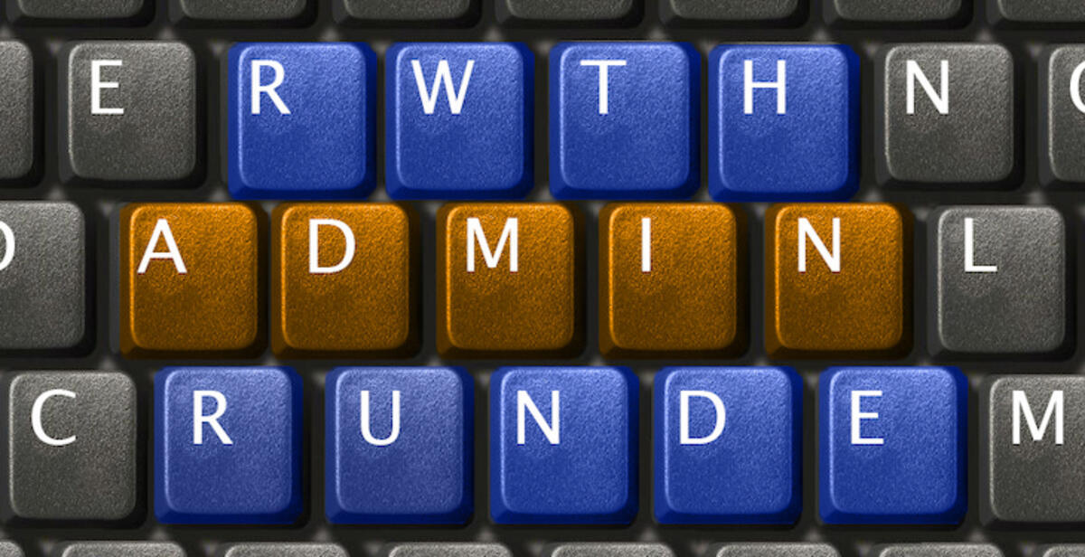 Buchstaben "RWTH Admin Runde" auf der Tastatur.