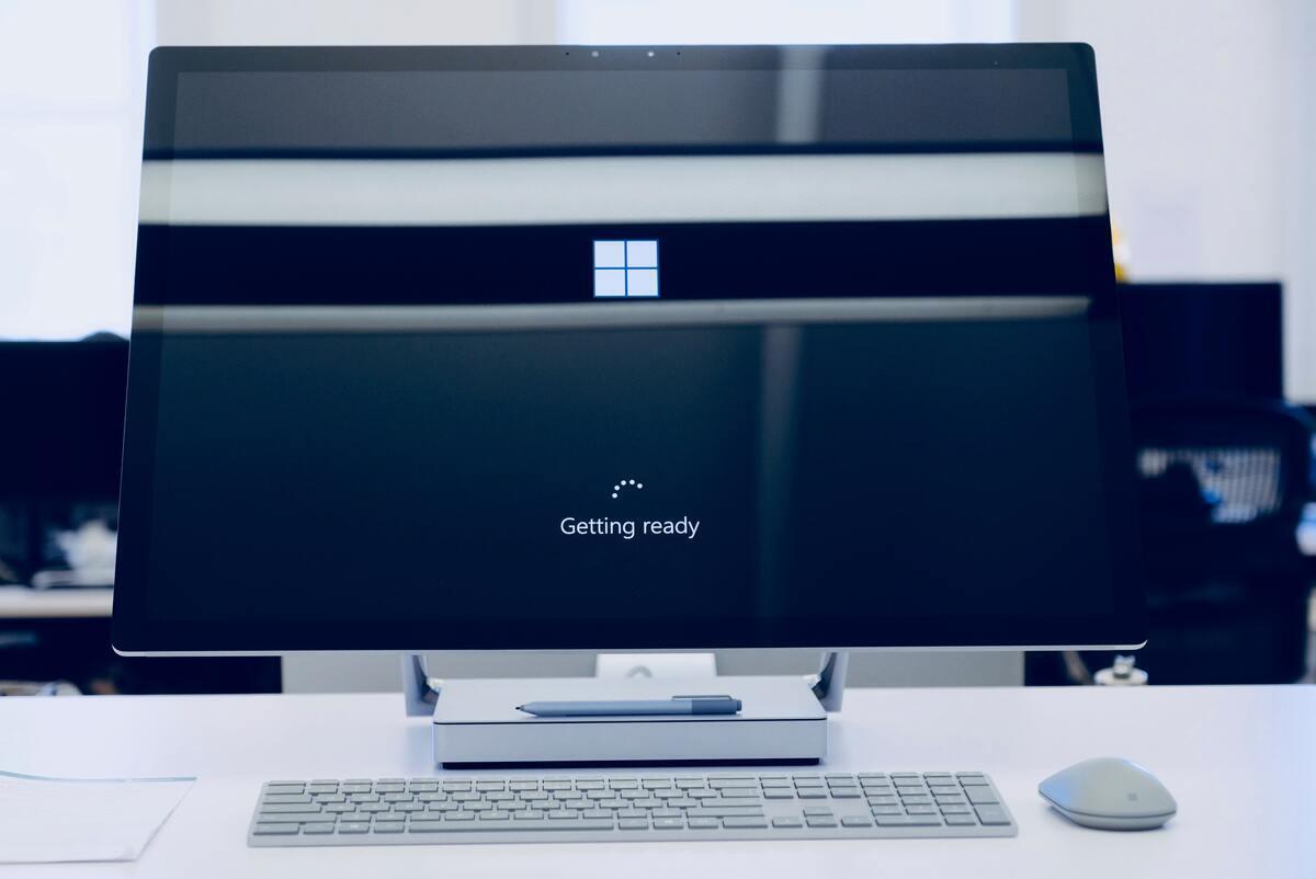 Windows screen display with the text "Getting Ready"