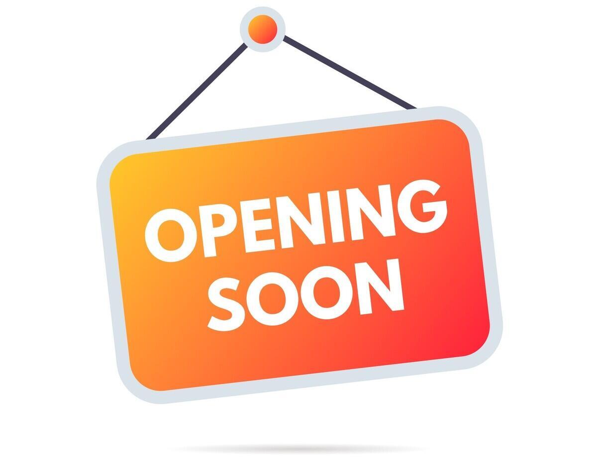 Hinweisschild mit der Beschriftung Opening Soon