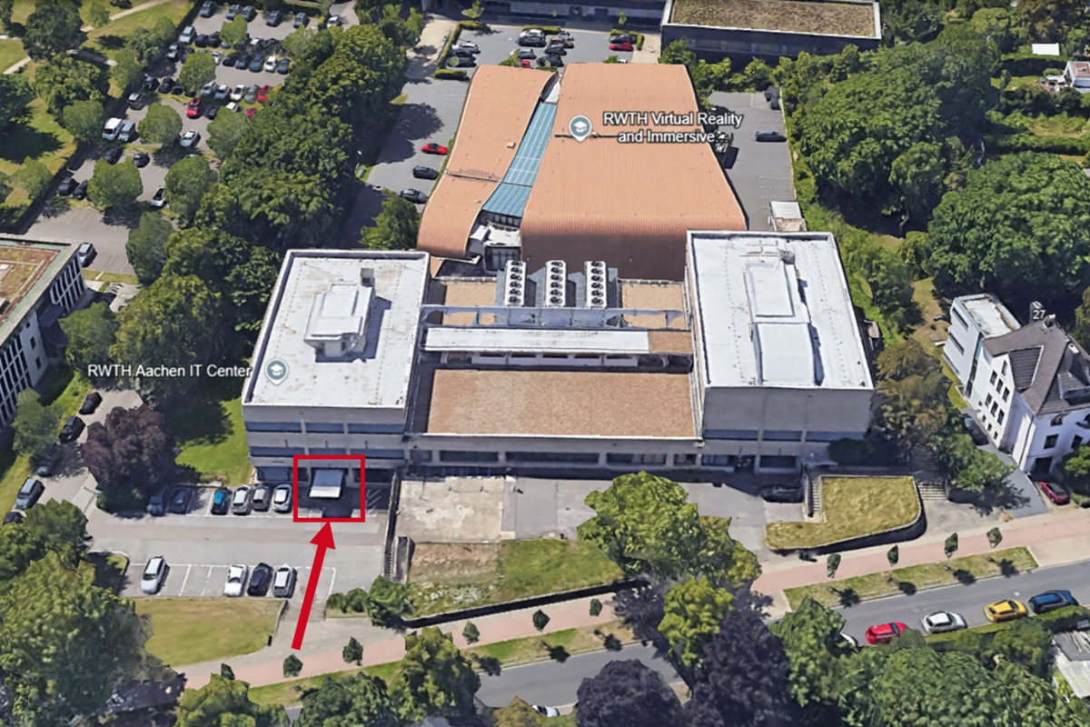 Front view of the building at Seffenter Weg 23 with the lower entrance marked at the “infoPoint”